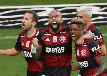 O campeão voltou? Flamengo vence o Palmeiras por 2 x 0 e volta a depender só de si para faturar o bicampeonato