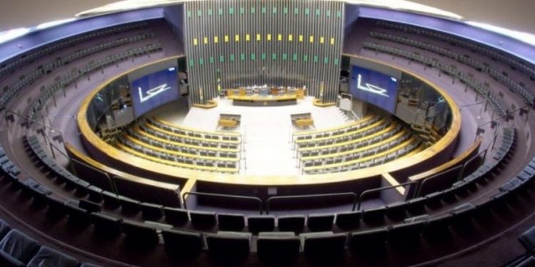 Candidatos a presidente da Câmara dos Deputados são alvos de processos na Justiça e investigações