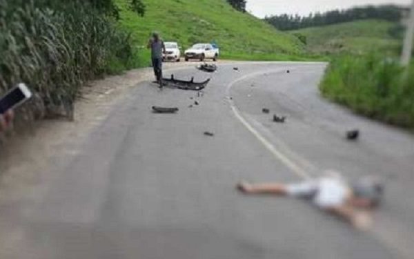Trabalhador francisquense bate moto em cerca, quebra o pescoço e morre no local Trabalhador francisquense bate moto em cerca, quebra o pescoço e morre no local