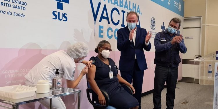 Vacinas contra a Covid-19 começam a chegar aos municípios do ES nesta terça Vacinas contra a Covid-19 começam a chegar aos municípios do ES nesta terça