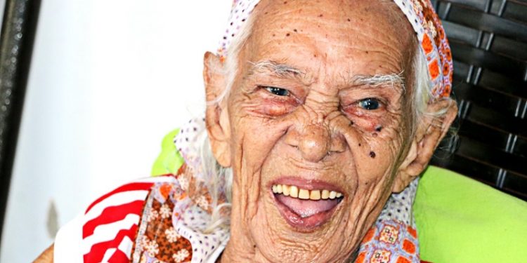 Dona Maria Rita, mulher mais idosa viva do Espírito Santo, será a primeira a receber a vacina contra a Covid-19