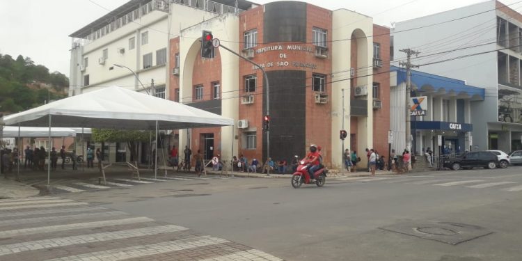 Prefeitura aplica multa à Caixa pela 15ª vez por causa de filas de espera
