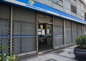 Teto dos benefícios pagos pelo INSS vai a R$ 6.433,57 com reajuste de 5,45%