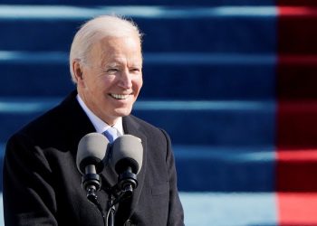 Biden toma posse cancelando medida polêmica de Trump na área ambiental