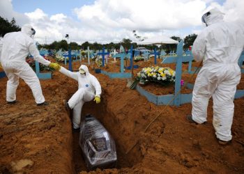 Brasil chega a mais de 215 mil mortes e 8,7 milhões de casos de Covid-19