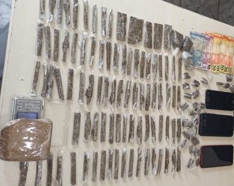 Polícia Militar cumpre mandados de prisão e apreende maconha e celulares em São Mateus Polícia Militar cumpre mandados de prisão e apreende maconha e celulares em São Mateus