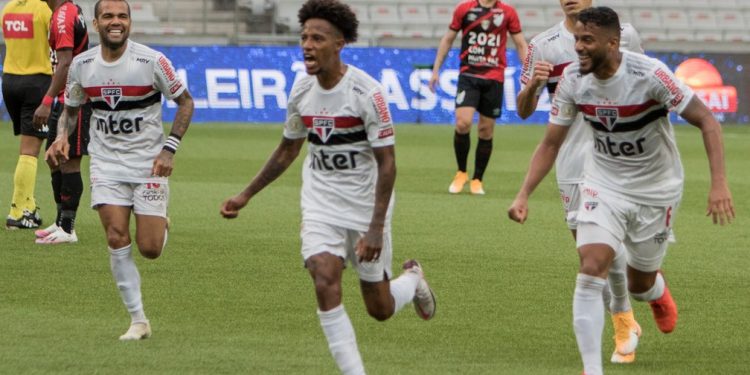 Empate contra o Athletico-PR ameaça liderança do São Paulo no Brasileirão