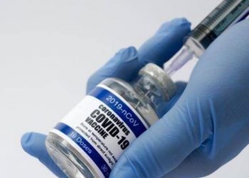 Pazuello afirma que professores vão começar a ser vacinados em março