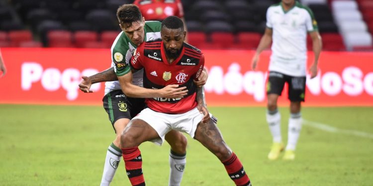 Na seleção chilena, Isla é mais um jogador do Flamengo que testa positivo  para Covid-19 - Lance!