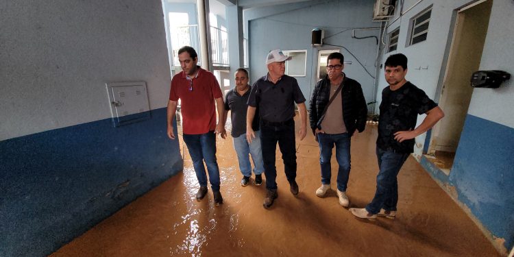 Governador visita cidade de Mimoso do Sul após fortes chuvas dos últimos dias Governador visita cidade de Mimoso do Sul após fortes chuvas dos últimos dias