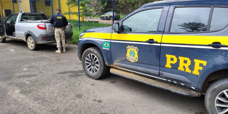 Roubado e clonado: mais um carro irregular é recuperado pela PRF em rodovia capixaba