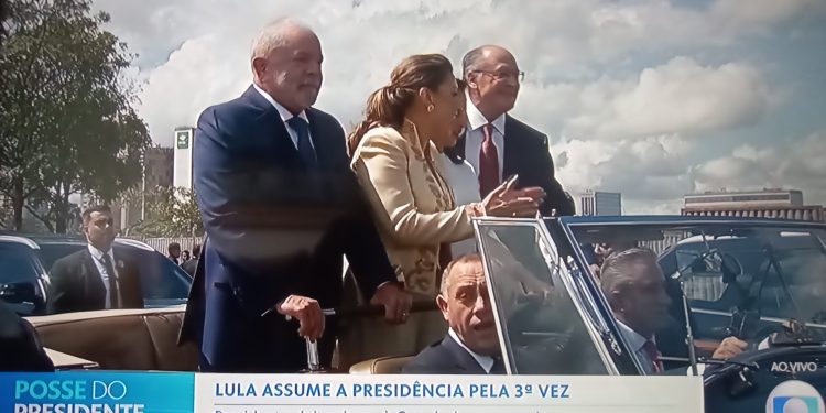 Lula toma posse neste domingo, 1º, com muita festa para os eleitores; confira programação Lula toma posse neste domingo, 1º, com muita festa para os eleitores; confira programação