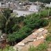 Secretaria de Obras constrói mais um muro de arrimo, desta vez no bairro Cruzeiro Secretaria de Obras constrói mais um muro de arrimo, desta vez no bairro Cruzeiro