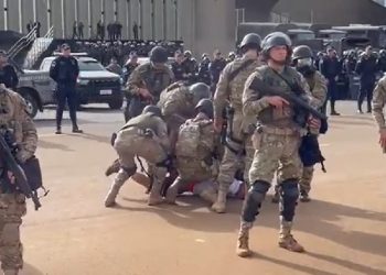 Mais de 1.200 golpistas presos e acampamentos no QG do Exército é esvaziado em Brasília