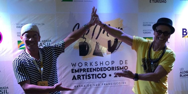 Talento nato da dança, Alex Lourenço vai ministrar oficina de dança de salão gratuita em Barra de São Francisco Talento nato da dança, Alex Lourenço vai ministrar oficina de dança de salão gratuita em Barra de São Francisco