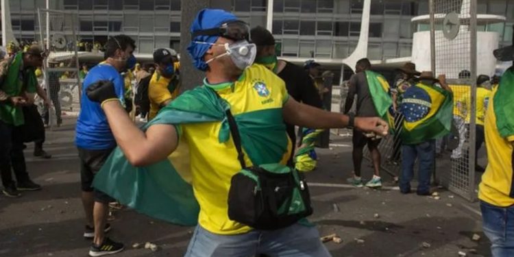 Brasília: STF termina prisão preventiva de 140 terroristas e tornozeleira eletrônica para outros 60