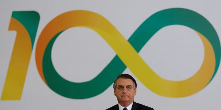 Bolsonaro impôs mais de 1,1 mil sigilos de 100 anos, mais de 410 indevidos
