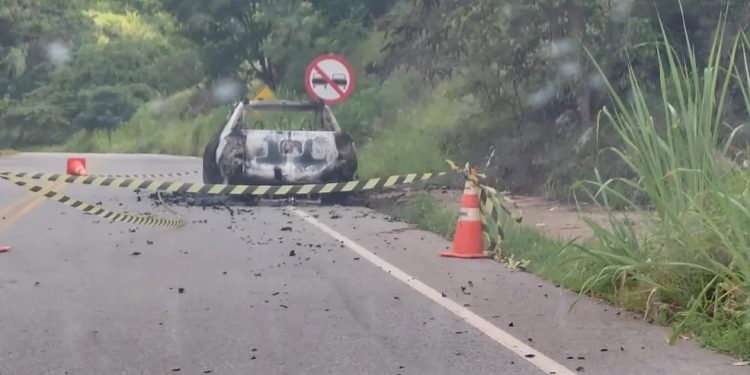 Bandidos que fingiram ser policiais e fizeram assalto em Conselheiro Pena são presos pela PM em G. Valadares Bandidos que fingiram ser policiais e fizeram assalto em Conselheiro Pena são presos pela PM em G. Valadares
