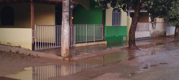 Volume de água no rio São Francisco baixa para 2,35 metros na manhã deste sábado, 28
