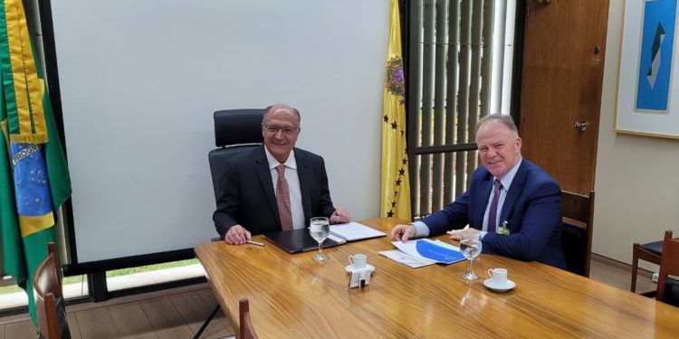 Geraldo Alckmin confirma vinda ao ES para evento da Findes e deve assinar instalação de ZPE em Aracruz Geraldo Alckmin confirma vinda ao ES para evento da Findes e deve assinar instalação de ZPE em Aracruz