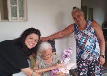 Secretária de Cultura visita dona Maria Rita, que completou 116 anos no dia 15 deste mês