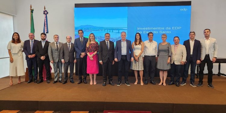 EDP anuncia melhorias na rede de distribuição e investimentos de R$ 200 milhões em energia solar EDP anuncia melhorias na rede de distribuição e investimentos de R$ 200 milhões em energia solar