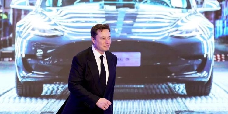 Elon Musk tem perda de US$ 200 bilhões após compra do Twitter