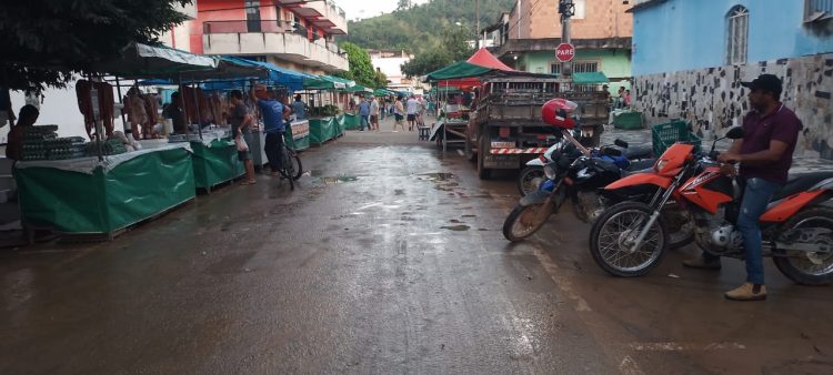 Volume de água no rio São Francisco baixa para 2,35 metros na manhã deste sábado, 28