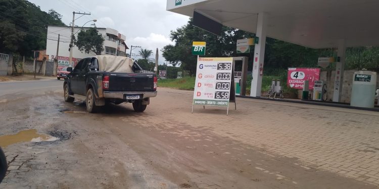 Gasolina comum já custa até R$ 5,46 em Barra de São Francisco