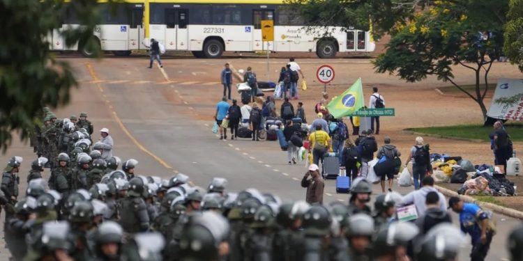 PF faz desdobramento da Operação Lesa Pátria e cumpre 12 mandados no ES PF faz desdobramento da Operação Lesa Pátria e cumpre 12 mandados no ES