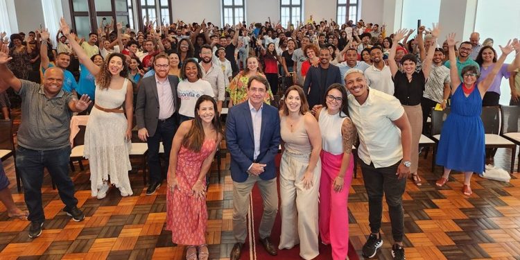 Governo do ES lança projetos JuventudES e Educação em Direitos Humanos Governo do ES lança projetos JuventudES e Educação em Direitos Humanos