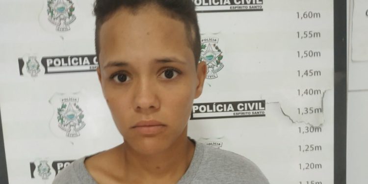 PC prende jovem de 21 anos acusada de tráfico de drogas em Sooretama
