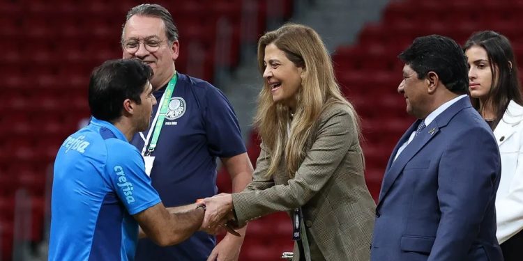 Presidente do Palmeiras compra avião e pretende alugar para outros clubes Presidente do Palmeiras compra avião e pretende alugar para outros clubes