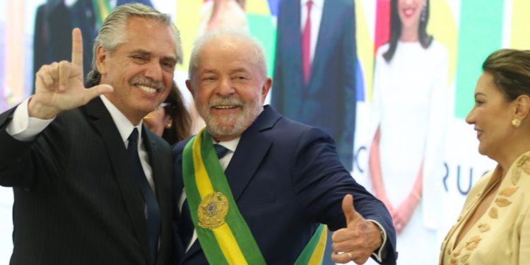 Lula vai à Argentina neste domingo, 22, em sua primeira viagem internacional