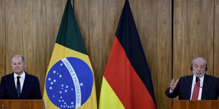“Democracia brasileira foi capaz de resistir”, diz chanceler alemão sobre ataques de extremistas de direita “Democracia brasileira foi capaz de resistir”, diz chanceler alemão sobre ataques de extremistas de direita