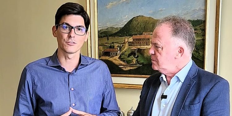 Indicação de deputado vai reforçar frota de coleta de lixo de Barra de São Francisco