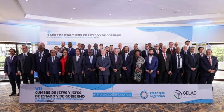 Países da Celac divulgam documento em que defendem democracia