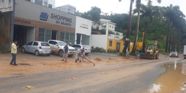 Lamaceiro no bairro Irmãos Fernandes continua, por conta de loteamento irregular