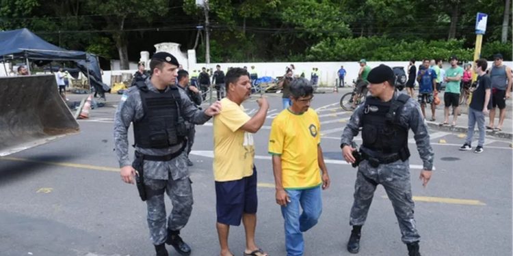 Empresários de extrema direita que estavam em acampamento golpista da Prainha, conseguem alvará de soltura Empresários de extrema direita que estavam em acampamento golpista da Prainha, conseguem alvará de soltura