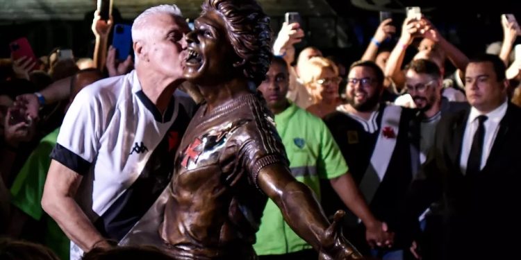 Velório de Roberto Dinamite começa às 10h desta segunda, 9, e vai até a hora do enterro na terça-feira, 10