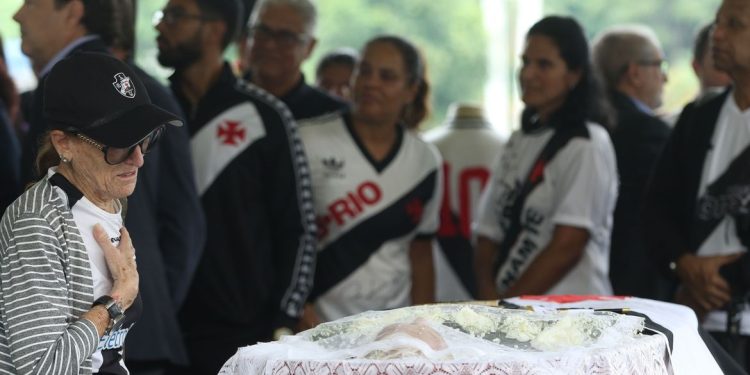 Corpo de Roberto Dinamite será sepultado nesta terça, 10 Corpo de Roberto Dinamite será sepultado nesta terça, 10