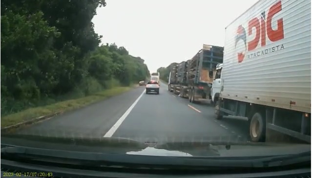 Veja vídeo: imprudência provocou acidente que causou a morte de três na BR 101 Veja vídeo: imprudência provocou acidente que causou a morte de três na BR 101