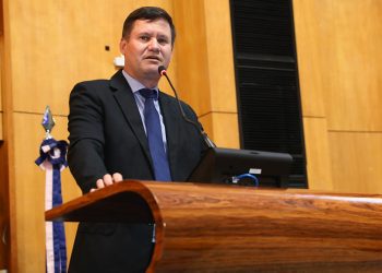 Dary Pagung continua como líder do Governo na Assembleia