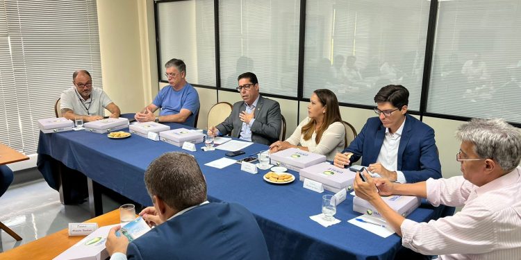 Presidente da Assembleia reúne deputados para debater o funcionamento da Casa e o trabalho das comissões Presidente da Assembleia reúne deputados para debater o funcionamento da Casa e o trabalho das comissões