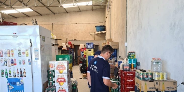 Sefaz apreende R$ 300 mil em bebidas alcoólicas durante operação pré-Carnaval Sefaz apreende R$ 300 mil em bebidas alcoólicas durante operação pré-Carnaval