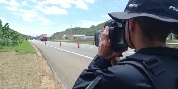 Com fiscalização reforçada, PRF recomenda cautela na volta do Carnaval