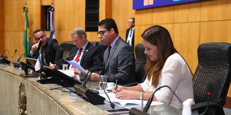 Mazinho dos Anjos protocola quatro pedidos de CPIs na Assembleia do ES Mazinho dos Anjos protocola quatro pedidos de CPIs na Assembleia do ES