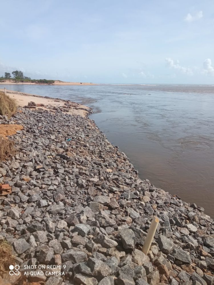 Ação do mar continua e pode destruir Barra Nova, em São Mateus, diz ambientalista
