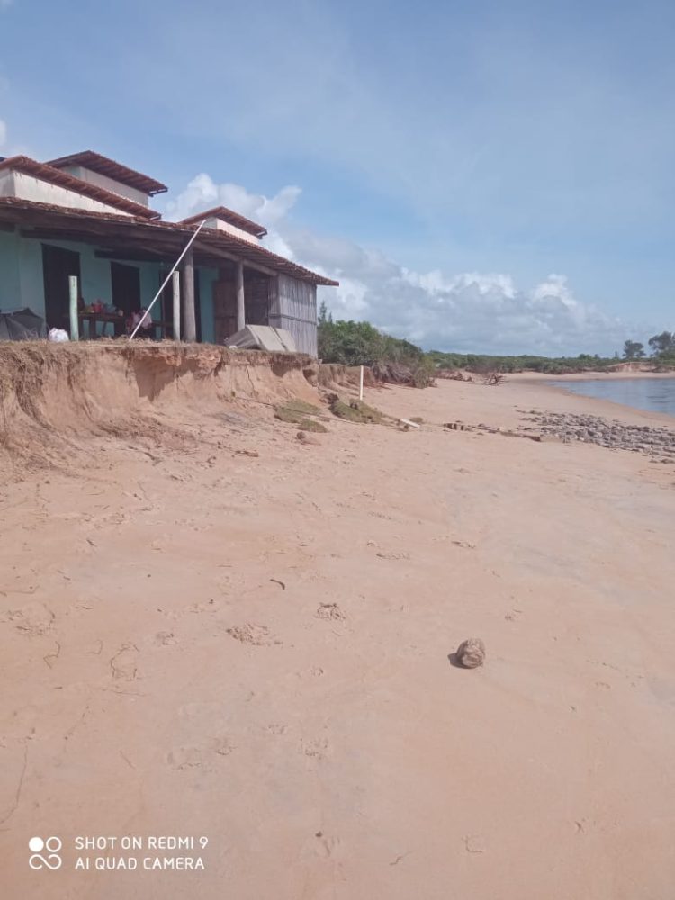 Ação do mar continua e pode destruir Barra Nova, em São Mateus, diz ambientalista