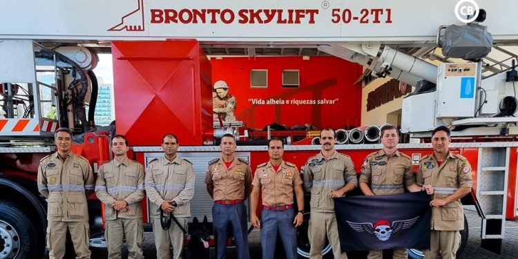 Bombeiros capixabas retornam após 18 dias de missão humanitária na Turquia